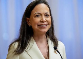 Machado ofrece minimizar intervención estatal en Venezuela para la industria petrolera