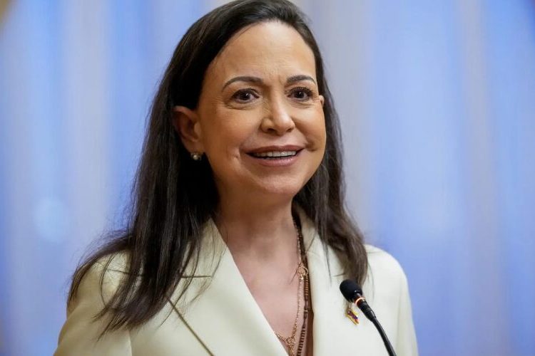 Machado ofrece minimizar intervención estatal en Venezuela para la industria petrolera
