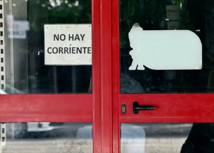 Hasta un 63 % de Cuba quedará este sábado a la vez sin corriente por la crisis energética