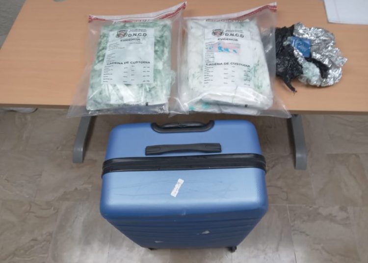 DNCD arresta en Punta Cana a francés viajaría a París con cuatro paquetes de cocaína