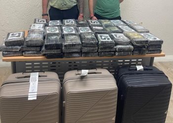 Detienen a dos serbios en el aeropuerto de Punta Cana con 75 paquetes de cocaína
