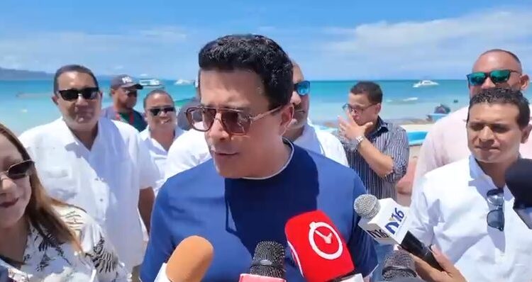 Collado defiende la gestión pública y pide cuidar los destinos turísticos