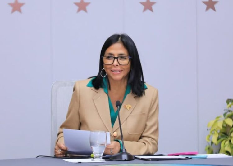 Delcy Rodríguez anuncia la entrada de 300 millones de dólares por venta de fueloil