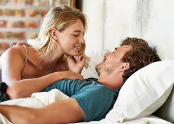 ¿Por qué los hombres tienen más deseo sexual en la mañana y cómo aprovecharlo?
