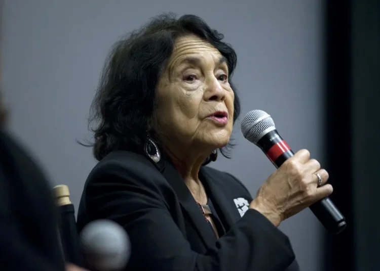 Dolores Huerta asume su «responsabilidad» por haber callado el abuso de César Chávez
