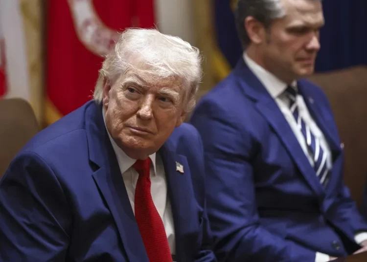 Trump extiende hasta el 6 de abril su ultimátum para que Irán reabra el estrecho de Ormuz