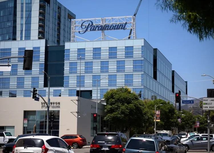 Demandan al presidente de Paramount por 150 millones de dólares