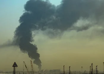 Emiratos Árabes Unidos cierra su espacio aéreo debido a una nueva ola de ataques iraníes