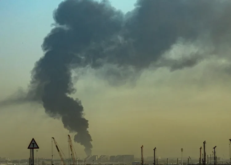 Emiratos Árabes Unidos cierra su espacio aéreo debido a una nueva ola de ataques iraníes