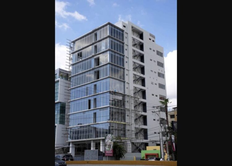 Sede de Indotel llevará el nombre de Orlando Martínez Howley en reconocimiento a su legado periodístico