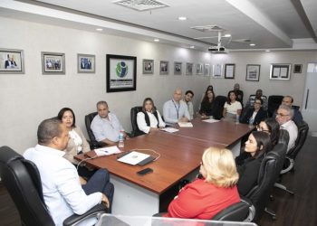 Pro Consumidor se reúne con representantes de supermercados para garantizar etiquetado y registro sanitario de productos