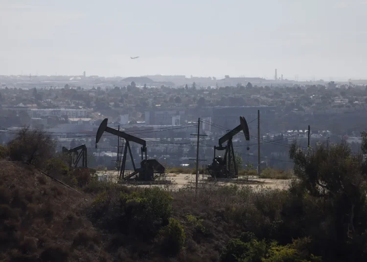 El petróleo de Texas se dispara un 8,69 % en segunda sesión tras inicio de guerra en Irán