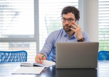 Cómo reconocer llamadas falsas con IA: una amenaza creciente para las empresas