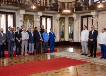 Abinader juramenta comité gestor del Observatorio Ambiental