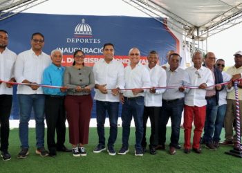 Ministerio de Deportes entrega remozado el estadio de béisbol en Elías Piña