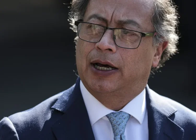 Petro insiste en que la antigüedad del avión militar accidentado pudo causar el siniestro