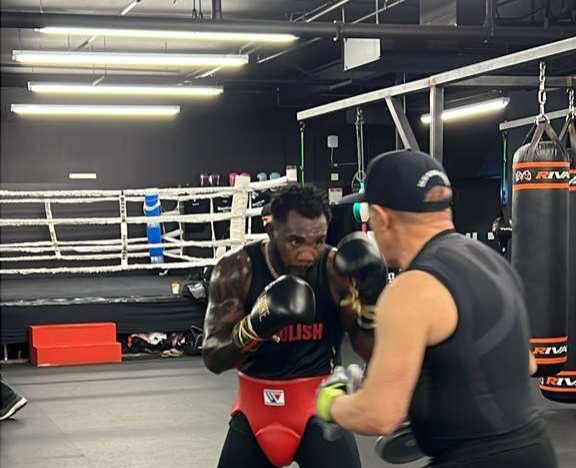 Carlos Adames expondrá su título mundial del CMB ante Austin “Ammo” Williams el 21 de marzo en Orlando