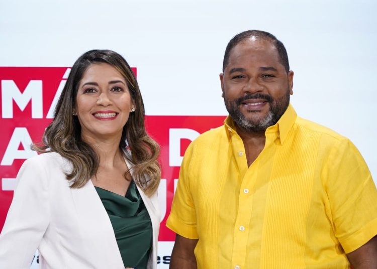 “Más Allá del Titular” abre diálogo con especialistas para analizar retos de seguridad vial y reforma laboral en RD