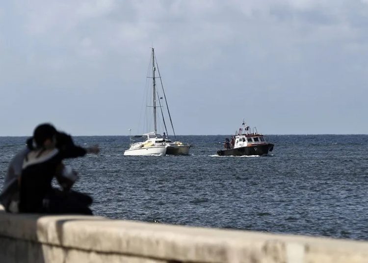 Trump dice que no le importa que Cuba reciba petróleo ruso: «Tienen que sobrevivir»
