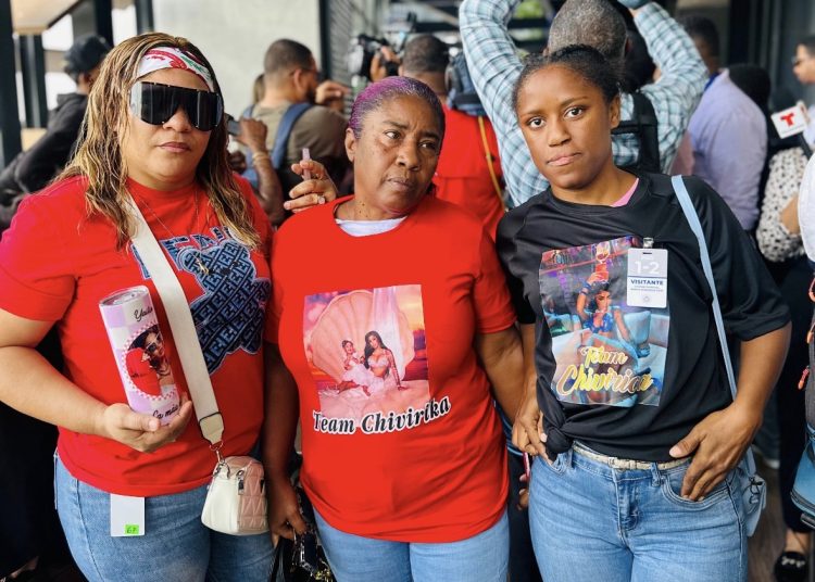 Fanáticas y allegadas de Yailin la acompañaron en audiencia por porte ilegal de armas