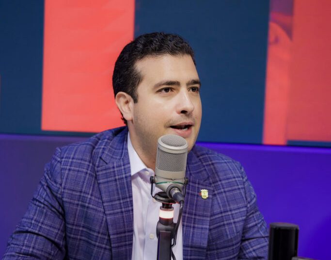 Jorge Feliz Pacheco advierte sobre la «privatización de la política» y exige sincerar los topes de gastos de campaña