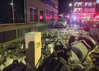 Irán ataca Tel Aviv en respuesta al asesinato del número dos del régimen, Ali Lariyani