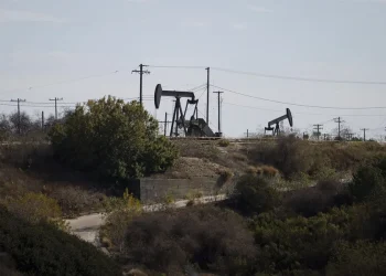 El petróleo de Texas sube un 6,74 % respecto a su último cierre tras los ataques a Irán