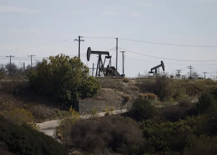 El petróleo de Texas sube un 6,74 % respecto a su último cierre tras los ataques a Irán