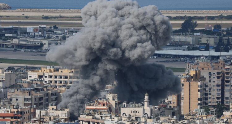 Israel bombardea el sur del Líbano tras orden de evacuación masiva