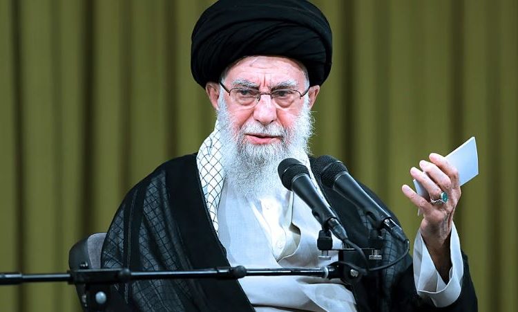 Jameneí decidió conscientemente quedarse en su lugar de trabajo pese al riesgo