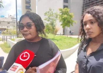 Madre de joven hallada en cisterna rechaza alegatos de defensa y pide prueba de ADN