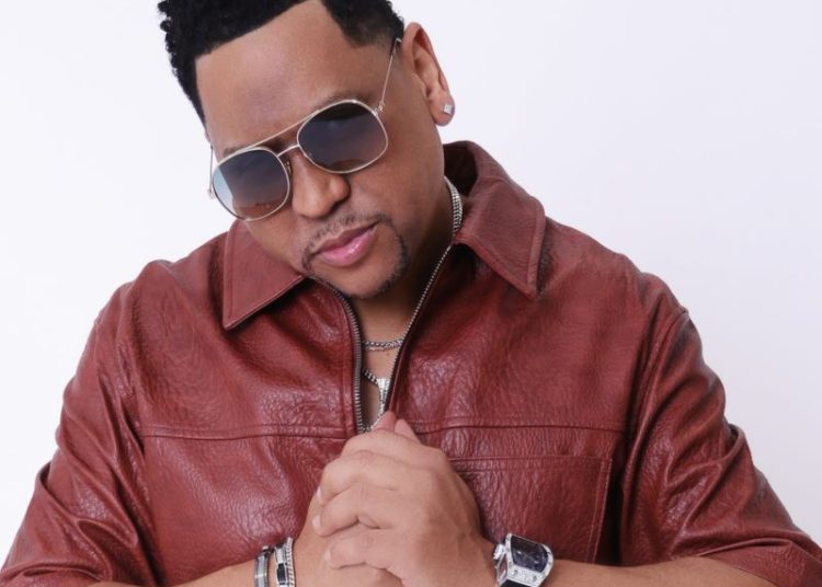 Kalimete lanza “De otro planeta», un merengue de conciencia social que da voz a los inmigrantes y a los olvidados