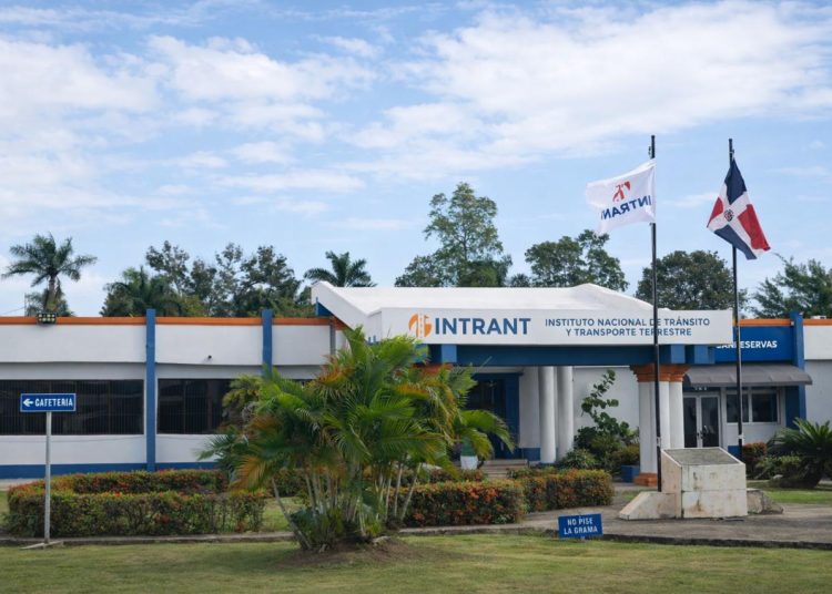 INTRANT verifica sistema y descarta suplantación de identidad; ciudadana no había iniciado proceso formal