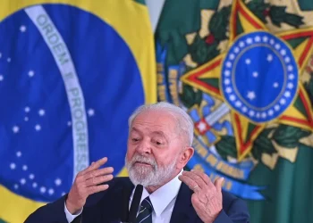 Lula prohíbe la entrada a Brasil a un consejero de Trump que pretendía visitar a Bolsonaro