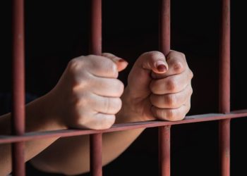 Condenan a 30 años de prisión a una mujer que embistió con su vehículo a otras tres