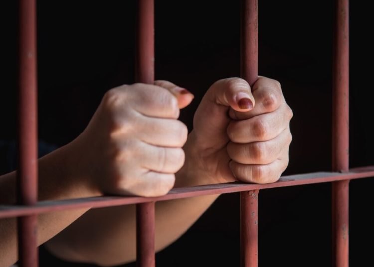 Condenan a 30 años de prisión a una mujer que embistió con su vehículo a otras tres