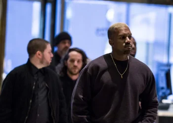 Kanye West deberá pagar 140.000 dólares a exempleado por trabajos en su mansión no pagos