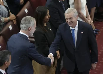 Rey Felipe VI de España expresa el deseo de trabajar «codo con codo» con el nuevo Gobierno de Chile