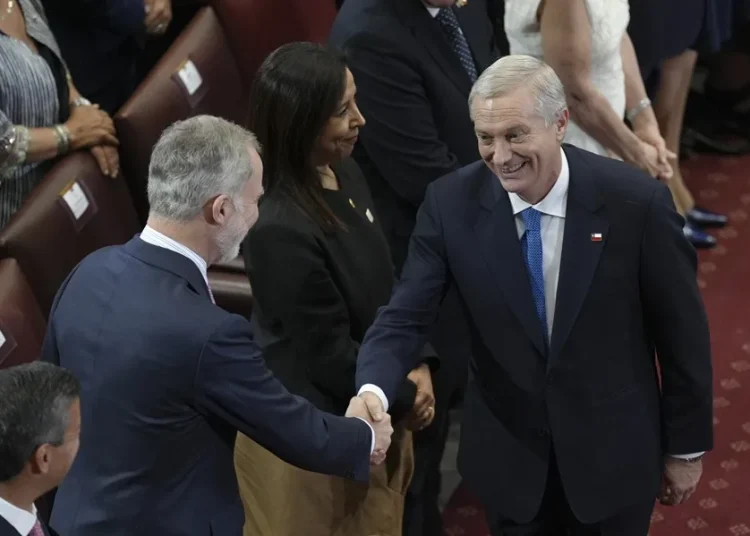 Rey Felipe VI de España expresa el deseo de trabajar «codo con codo» con el nuevo Gobierno de Chile