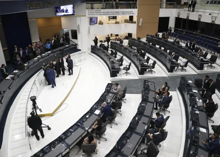 El Congreso de El Salvador ratifica reforma constitucional que habilita la cadena perpetua