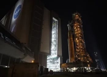 La NASA da prioridad a una base lunar permanente tras un primer alunizaje en 2028