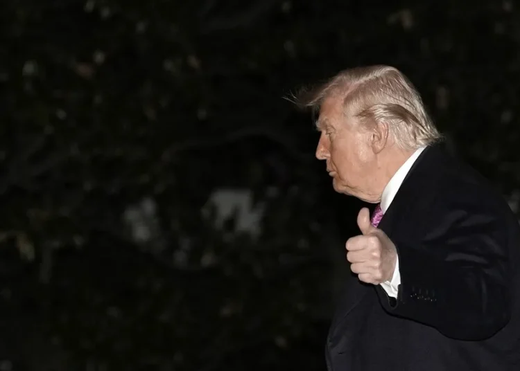 Trump comparte video de ataque militar masivo sin detallar ubicación