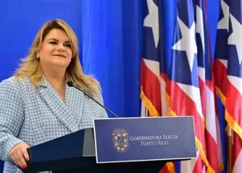 Gobernadora de Puerto Rico firma ley que reduce a 6 horas el tiempo para activar la Alerta Silver