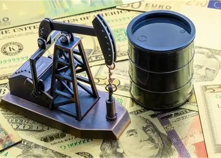 ¡Se esta otornando! El barril de petróleo de Texas alcanza los 100 dólares debido a la guerra contra Irán