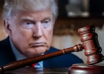 Juez bloquea los cambios hechos por el Gobierno Trump a las recomendaciones de vacunación