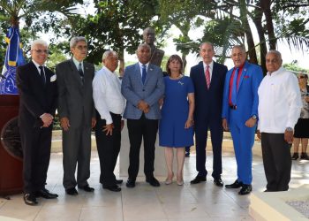 UASD rinde homenaje a José Francisco Peña Gómez con ofrenda floral en el aniversario de su natalicio