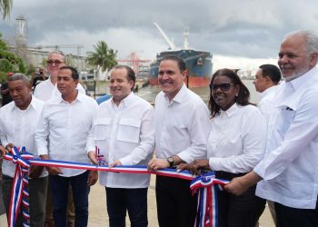 Paliza y Jean Luis Rodríguez inauguran muelle pesquero en Haina