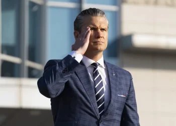 El Pentágono niega que el secretario de Defensa intentara comprar acciones antes de la guerra con Irán