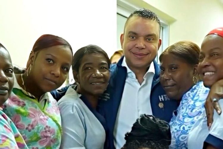 Dr. Julio Landrón exalta el sacrificio y la entrega de las mujeres del sector salud en el Día Internacional de la Mujer