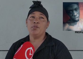 Madre exige justicia por la muerte de su hijo y denuncia que presunto responsable haitiano sigue libre